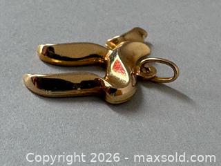 MaxSold Auction: 14K GOLD Chai Pendant - Toronto (Ontario, Canada) SELLER MANAGED Reseller Online Auction - Chesswood Drive