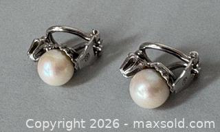 MaxSold Auction: 18K GOLD Cultured Pearl Clip on Earrings with DIAMOND Accents-Marked - Toronto (Ontario, Canada) SELLER MANAGED Reseller Online Auction - Chesswood Drive