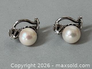 MaxSold Auction: 18K GOLD Cultured Pearl Clip on Earrings with DIAMOND Accents-Marked - Toronto (Ontario, Canada) SELLER MANAGED Reseller Online Auction - Chesswood Drive