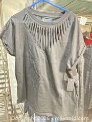 MaxSold Auction: Assorted Clothing Lot - Warwick (Rhode Island, USA) SELLER MANAGED Reseller Online Auction - Warwick Avenue