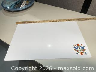 MaxSold Auction: CorningWare "Friendship Country Festival” counter savers (2), Farberware turntables (2) - Warwick (Rhode Island, USA) SELLER MANAGED Reseller Online Auction - Warwick Avenue
