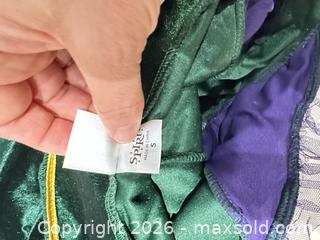 MaxSold Auction: Disney Winifred Sanders Dress (S), Disney Broom(1), Harry Potter wand (1) - Warwick (Rhode Island, USA) SELLER MANAGED Reseller Online Auction - Warwick Avenue