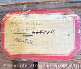 MaxSold Auction: Flemish Still Life Fruit Oil Painting in Gilt Wood Frame - Warwick (Rhode Island, USA) SELLER MANAGED Reseller Online Auction - Warwick Avenue