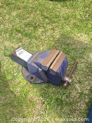 MaxSold Auction: Mastercraft 4 in Cast Iron Bench Vise A - Lombardy (Ontario, Canada) Estate Sale Online Auction - Berry Park Lane