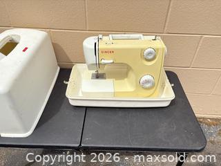 MaxSold Auction: Singer 8280 Sewing Machine, Cream/Off-White, Electric 120V - Decatur (Georgia, USA) SELLER MANAGED Reseller Online Auction - North Druid Hills Road (STORAGE)