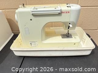 MaxSold Auction: Singer 8280 Sewing Machine, Cream/Off-White, Electric 120V - Decatur (Georgia, USA) SELLER MANAGED Reseller Online Auction - North Druid Hills Road (STORAGE)
