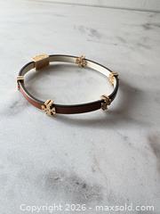 MaxSold Auction: Tory Burch Logo Leather Bracelet with Gold-Tone Accents - Decatur (Georgia, USA) SELLER MANAGED Reseller Online Auction - North Druid Hills Road (STORAGE)