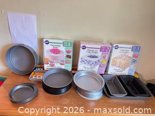 MaxSold Auction: Assorted Baking Pans & Wilton Cake Decorating Kits - Toronto (Ontario, Canada) SELLER MANAGED Moving Online Auction - Howard Park Avenue