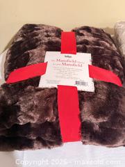 MaxSold Auction: Indigo Faux Fur Throw Blankets, 50 x 60 in, Set of 2 - Toronto (Ontario, Canada) SELLER MANAGED Moving Online Auction - Howard Park Avenue