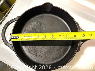 MaxSold Auction: Lodge & Pioneer Woman Cast Iron Skillets with Stainless Steel Stock Pot & Creamer - Toronto (Ontario, Canada) SELLER MANAGED Moving Online Auction - Howard Park Avenue