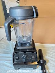 MaxSold Auction: Vitamix Blender – Model VM0197, 10-Speed, Large Container, Assembled in USA (2019) - Toronto (Ontario, Canada) SELLER MANAGED Moving Online Auction - Howard Park Avenue