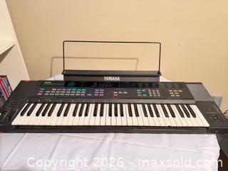 MaxSold Auction: Yamaha DSR-1000 Portable Arranger Keyboard, 61 Keys - Toronto (Ontario, Canada) SELLER MANAGED Moving Online Auction - Howard Park Avenue