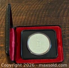 MaxSold Auction: 1952-1977 Canada Queen Elizabeth II Silver Jubilee Case Dollar Dollar  - Newmarket (Ontario, Canada) PARTNER MANAGED Reseller Online Auction - Walter Avenue