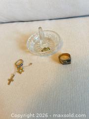 MaxSold Auction: 10K Yellow Gold Signet Ring with Charm Chain & Crystal Dish A - Toronto (Ontario, Canada) Downsizing Online Auction - Bonacres Avenue