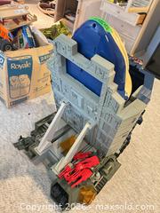 MaxSold Auction: G.I. Joe Plastic Playset Space Shuttle with Weapons/Accessories B - Toronto (Ontario, Canada) Downsizing Online Auction - Bonacres Avenue