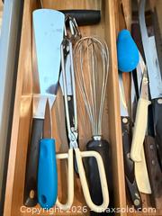 MaxSold Auction: Mixed Kitchen Cutlery & Utensils Lot — Cutlery, Honing Rod, Utensils B - Toronto (Ontario, Canada) Downsizing Online Auction - Bonacres Avenue