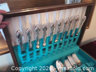MaxSold Auction: Rogers & Bro. Silverplate Flatware Set — Silvery Mist Pattern B - Toronto (Ontario, Canada) Downsizing Online Auction - Bonacres Avenue