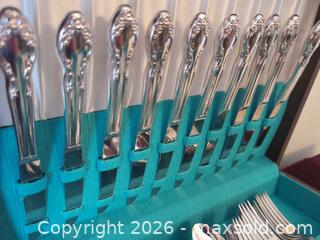 MaxSold Auction: Rogers & Bro. Silverplate Flatware Set — Silvery Mist Pattern B - Toronto (Ontario, Canada) Downsizing Online Auction - Bonacres Avenue