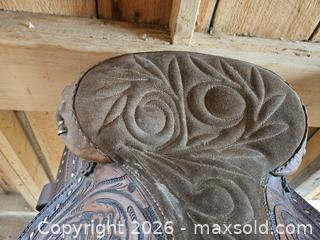 MaxSold Auction: Brown Leather Western Saddle with Floral Tooling & Horn - Elizabethtown-Kitley (Ontario, Canada) PARTNER MANAGED Estate Sale Online Auction - Rocksprings Road