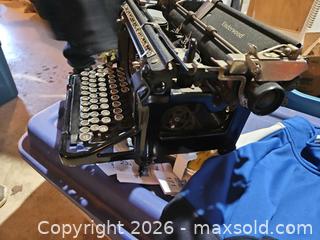 MaxSold Auction: Underwood Manual Mechanical Typewriter, Black Vintage - Elizabethtown-Kitley (Ontario, Canada) PARTNER MANAGED Estate Sale Online Auction - Rocksprings Road