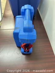 MaxSold Auction: NPower 500A 400W Portable Jump Starter Power Station Blue - East Brunswick (New Jersey, USA) SELLER MANAGED Reseller Online Auction - Tices Lane