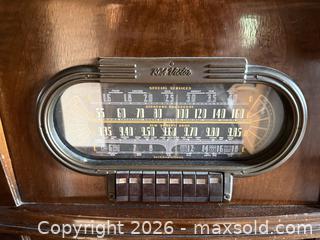 MaxSold Auction: RCA Victor 1940s Console Radio Wooden Cabinet C - East Vincent Township (Pennsylvania, USA) Downsizing Online Auction - Sheeder Road