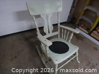 MaxSold Auction: VINTAGE ROCKING CHAIR - Ajax (Ontario, Canada) SELLER MANAGED Downsizing Online Auction - Noake Crescent