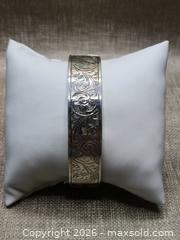 MaxSold Auction: Vintage Sterling Silver Engraved Hinged Bangle Bracelet 925 - Vancouver (British Columbia, Canada) SELLER MANAGED Reseller Online Auction - Nanaimo Street (CONDO)