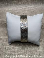 MaxSold Auction: Vintage Sterling Silver Engraved Hinged Bangle Bracelet 925 - Vancouver (British Columbia, Canada) SELLER MANAGED Reseller Online Auction - Nanaimo Street (CONDO)