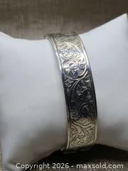 MaxSold Auction: Vintage Sterling Silver Engraved Hinged Bangle Bracelet 925 - Vancouver (British Columbia, Canada) SELLER MANAGED Reseller Online Auction - Nanaimo Street (CONDO)