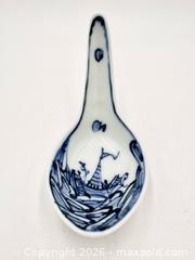 MaxSold Auction: Antique Chinese Blue and White porcelain soup spoon - Esquimalt (British Columbia, Canada) PARTNER MANAGED Reseller Online Auction - Lampson Street
