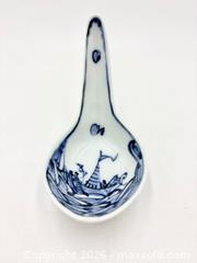 MaxSold Auction: Antique Chinese Blue and White porcelain soup spoon - Esquimalt (British Columbia, Canada) PARTNER MANAGED Reseller Online Auction - Lampson Street