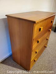 MaxSold Auction: Dresser - Oak Bay (British Columbia, Canada) SELLER MANAGED Moving Online Auction - Kinross Avenue