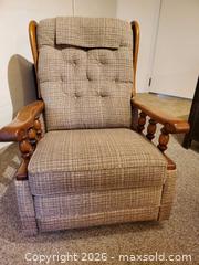 MaxSold Auction: Recliner chair - Oak Bay (British Columbia, Canada) SELLER MANAGED Moving Online Auction - Kinross Avenue