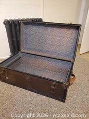 MaxSold Auction: Storage trunk - Oak Bay (British Columbia, Canada) SELLER MANAGED Moving Online Auction - Kinross Avenue