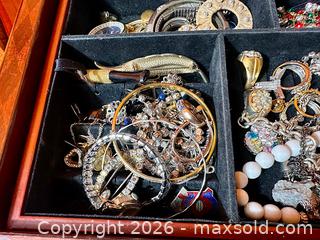 MaxSold Auction: Estate Jewelry - Hamilton (Ontario, Canada) SELLER MANAGED Estate Sale Online Auction - Gertrude Street
