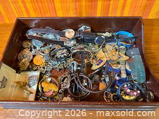 MaxSold Auction: Tray of Estate Jewelry - Hamilton (Ontario, Canada) SELLER MANAGED Estate Sale Online Auction - Gertrude Street