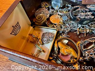 MaxSold Auction: Tray of Estate Jewelry - Hamilton (Ontario, Canada) SELLER MANAGED Estate Sale Online Auction - Gertrude Street