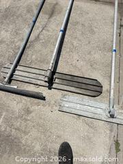 MaxSold Auction: Adjustable Galvanized Steel Scaffold Support Poles, 6–8 ft, 3 pc - Polk City (Florida, USA) SELLER MANAGED Downsizing Online Auction - Conley Drive