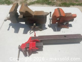 MaxSold Auction: Bench, Pipe & Swivel-Base Vise - Cast Iron/Steel, Medium–Large Jaws - Polk City (Florida, USA) SELLER MANAGED Downsizing Online Auction - Conley Drive