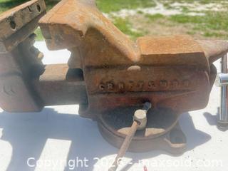 MaxSold Auction: Bench, Pipe & Swivel-Base Vise - Cast Iron/Steel, Medium–Large Jaws - Polk City (Florida, USA) SELLER MANAGED Downsizing Online Auction - Conley Drive