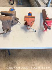 MaxSold Auction: Bench, Pipe & Swivel-Base Vise - Cast Iron/Steel, Medium–Large Jaws - Polk City (Florida, USA) SELLER MANAGED Downsizing Online Auction - Conley Drive