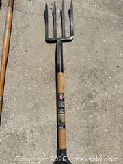 MaxSold Auction: Lot of 7+ Garden Tools: Shovels, Pickaxe, Sledgehammer, Fork, Hoe - Polk City (Florida, USA) SELLER MANAGED Downsizing Online Auction - Conley Drive