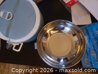 MaxSold Auction: Food saver and cooling patches - Brampton (Ontario, Canada) SELLER MANAGED Reseller Online Auction - Elizabeth Street North (CONDO)