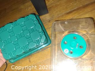 MaxSold Auction: Hydroponic starter kit - Brampton (Ontario, Canada) SELLER MANAGED Reseller Online Auction - Elizabeth Street North (CONDO)