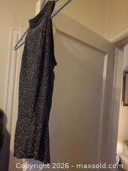 MaxSold Auction: Like new glitter top - Brampton (Ontario, Canada) SELLER MANAGED Reseller Online Auction - Elizabeth Street North (CONDO)