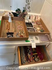 MaxSold Auction: Costume Jewelry and Accessories - Kingston (Ontario, Canada) PARTNER MANAGED Downsizing Online Auction - Sunnyside Road