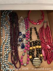 MaxSold Auction: Costume Jewelry and Accessories - Kingston (Ontario, Canada) PARTNER MANAGED Downsizing Online Auction - Sunnyside Road