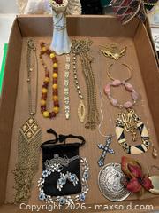 MaxSold Auction: Costume Jewelry and Accessories - Kingston (Ontario, Canada) PARTNER MANAGED Downsizing Online Auction - Sunnyside Road