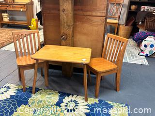 MaxSold Auction: Child Table & Chairs Set - Webster (New York, USA) PARTNER MANAGED Estate Sale Online Auction - North Avenue